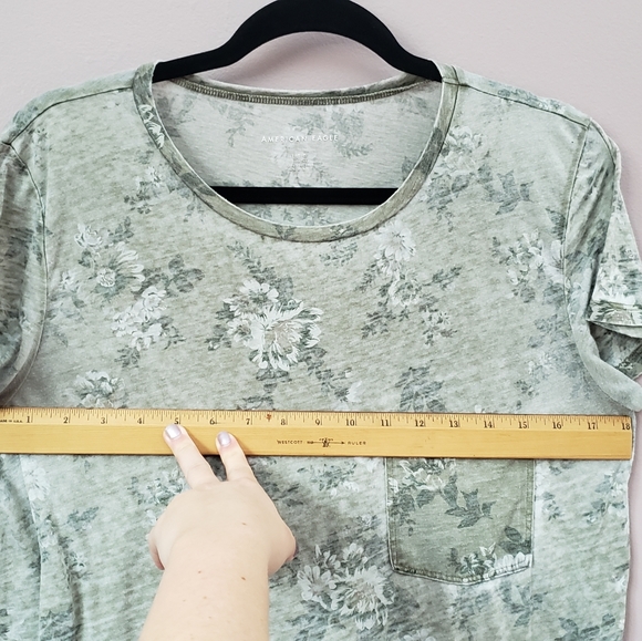 American Eagle Floral Tee - Picture 5 of 5